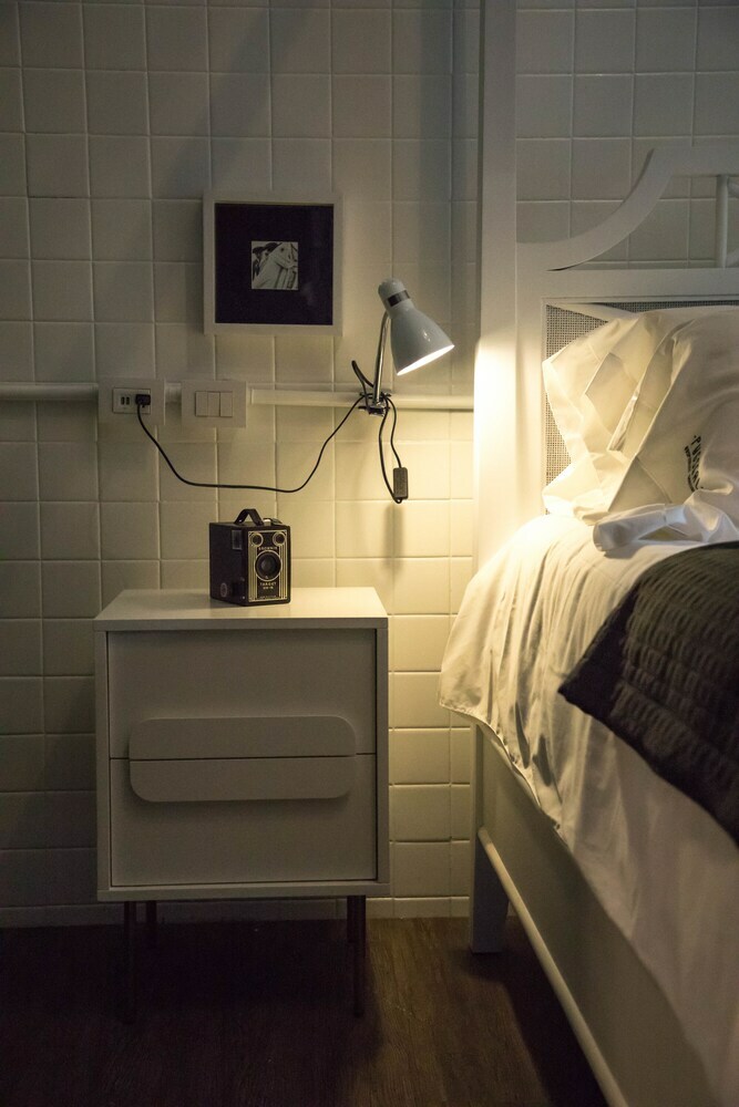 Bed & Breakfast Pug Seal Anatole France