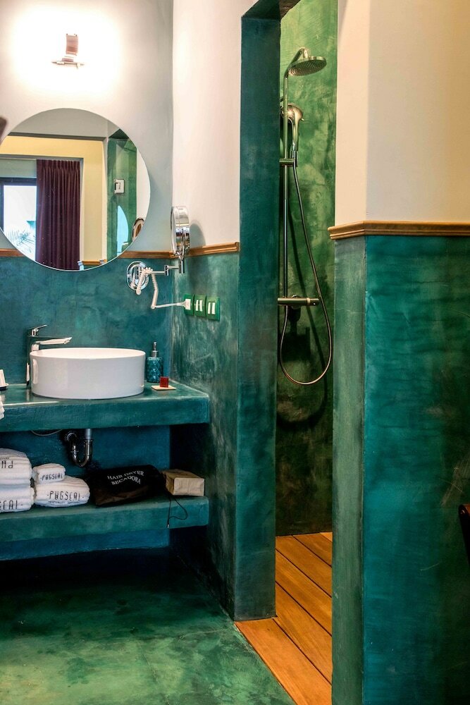 Bed & Breakfast Pug Seal Anatole France