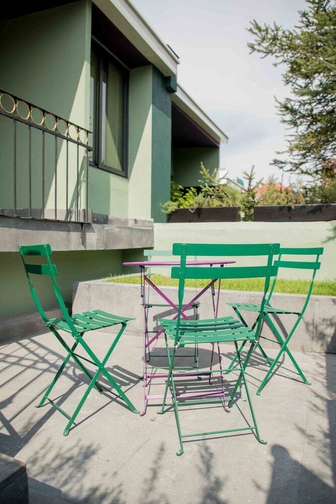 Bed & Breakfast Pug Seal Anatole France