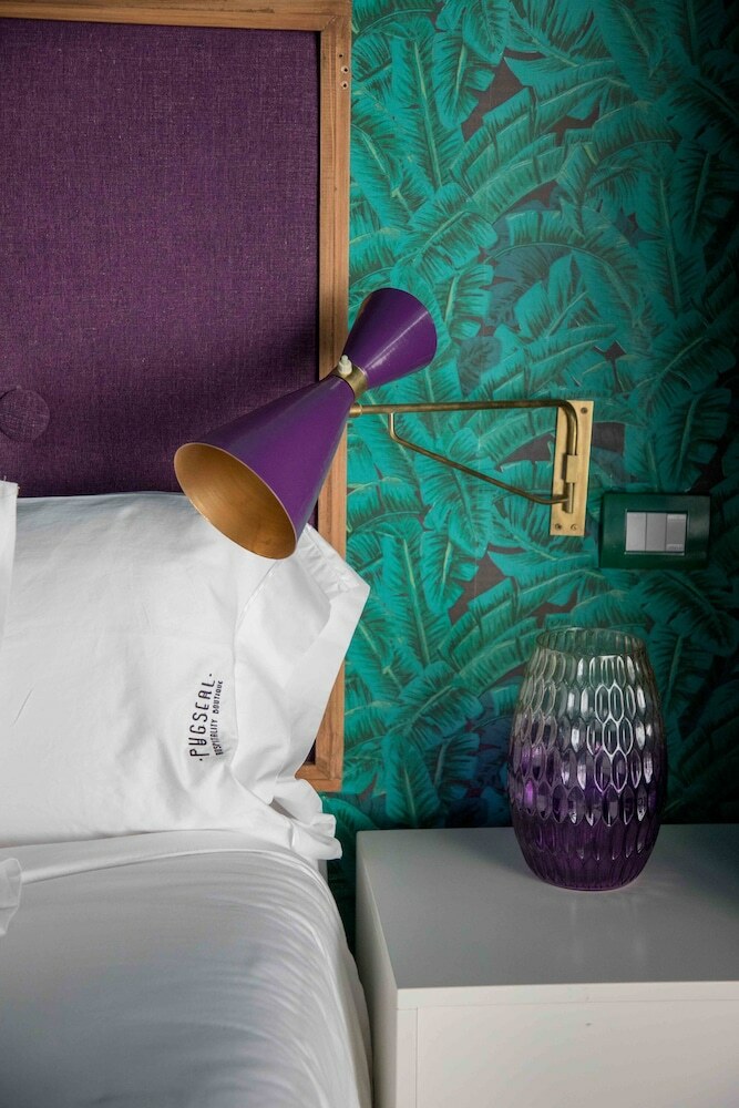 Bed & Breakfast Pug Seal Anatole France