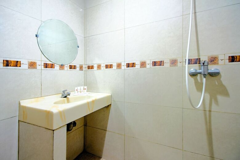 Oyo 1683 Hotel Musafira Syariah