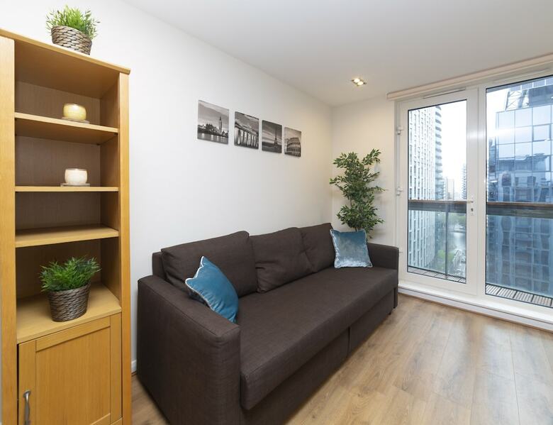 Royal Crossharbour Apartment