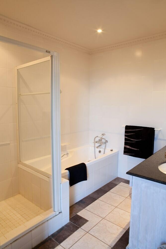 123 Ocean View Drive Apartment