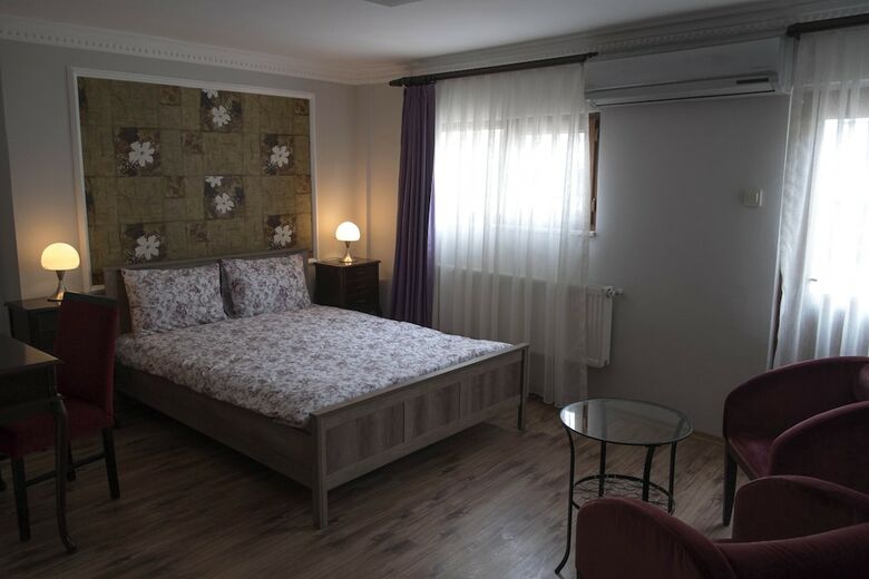 Dora Hotel