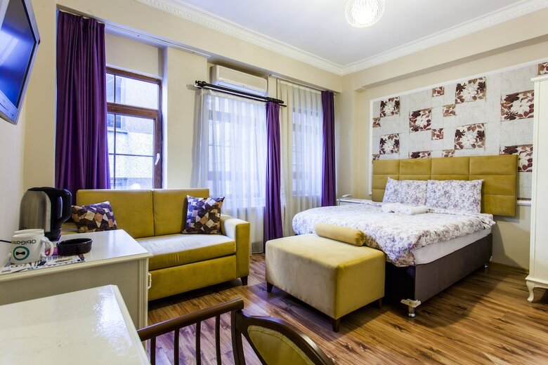 Dora Hotel