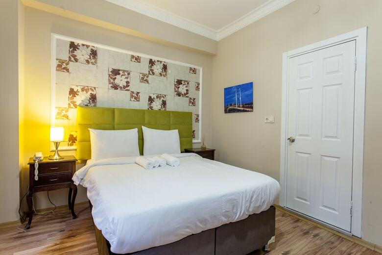 Dora Hotel