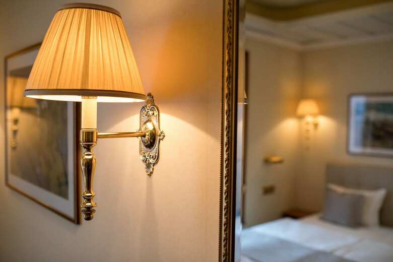 Onriver Hotels  - Ms Cezanne
