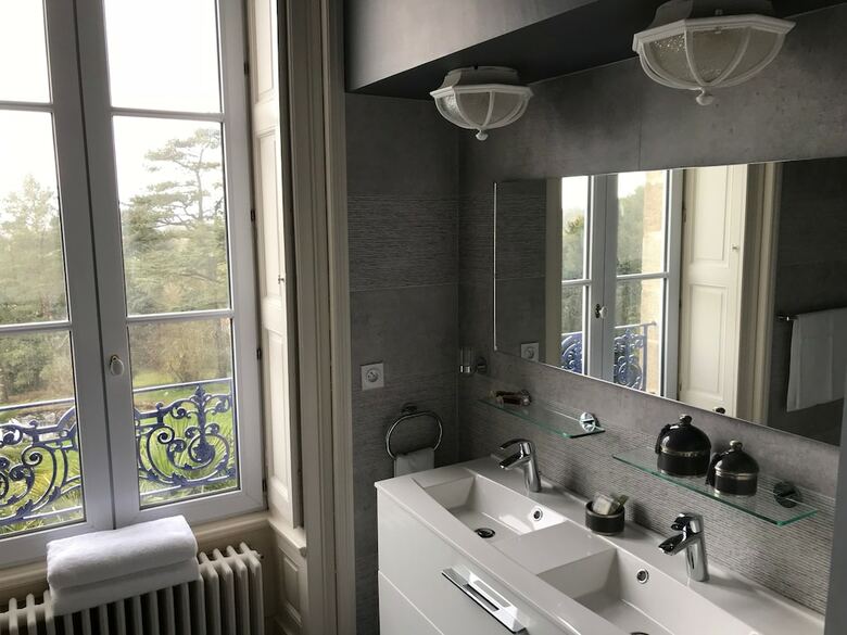Chateau La Pierre Lev�e (bed & Breakfast)