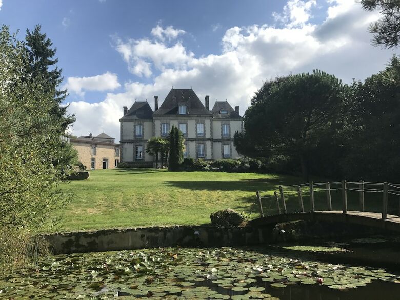 Chateau La Pierre Lev�e (bed & Breakfast)
