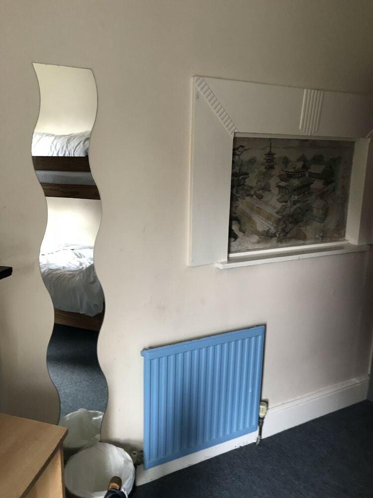 Hostal Harlow International Hostel
