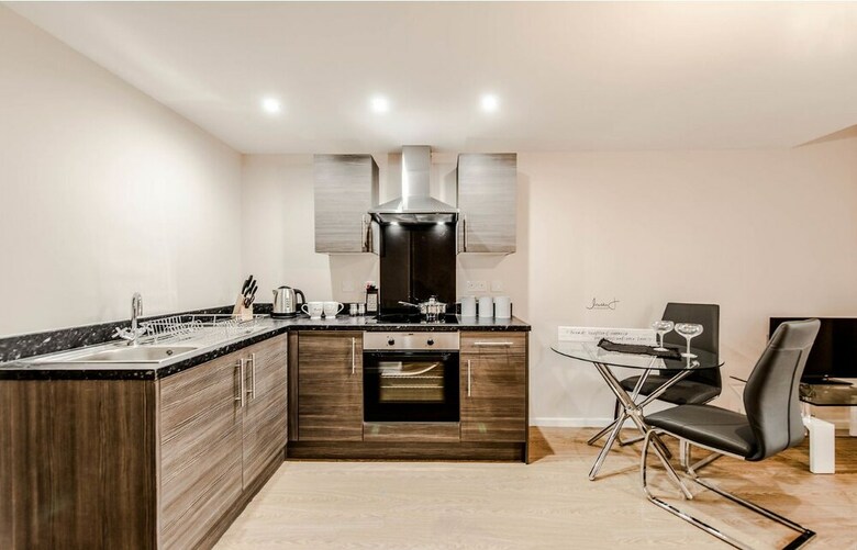 Infinity Apartments Metropolitan House 3