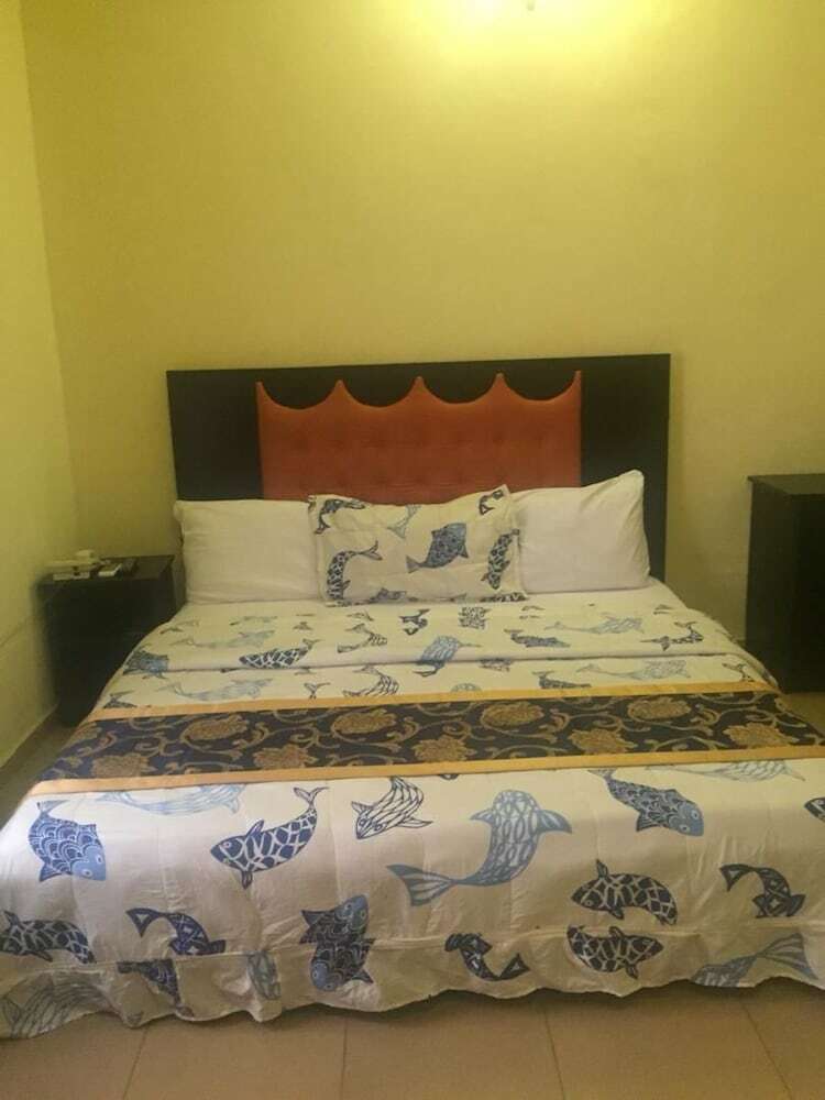 Palais Royale Hotel & Suites