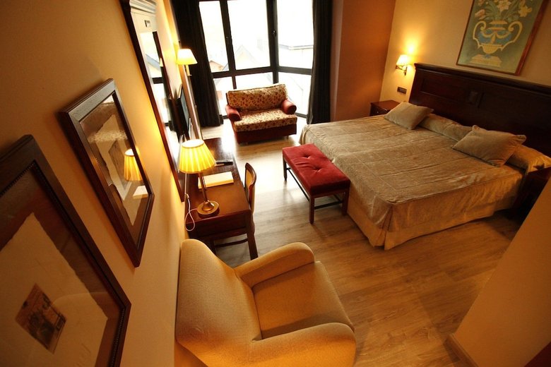 Hotel Yoy Villa De Sallent 4