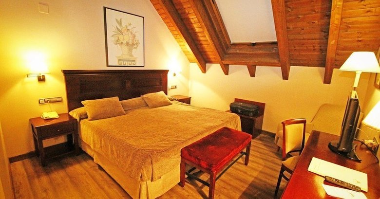 Hotel Yoy Villa De Sallent 4