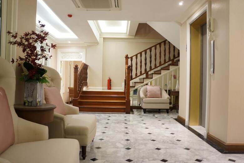 Hotel Hiranyakul  House