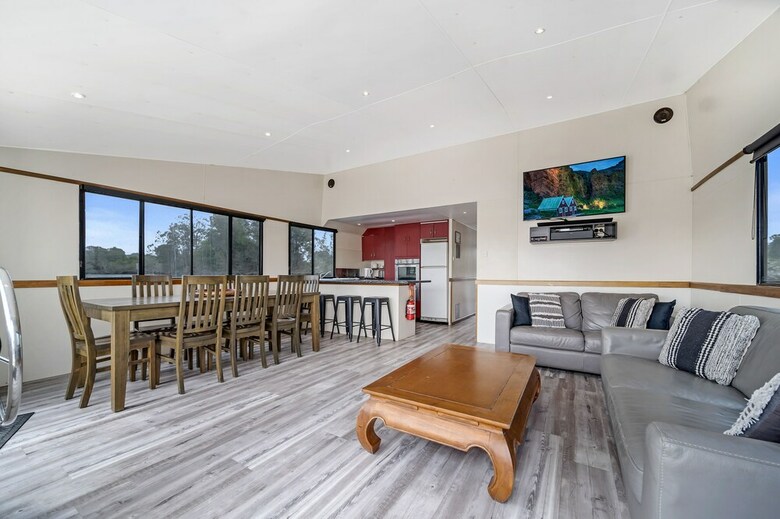 Coomera Houseboat Holidays