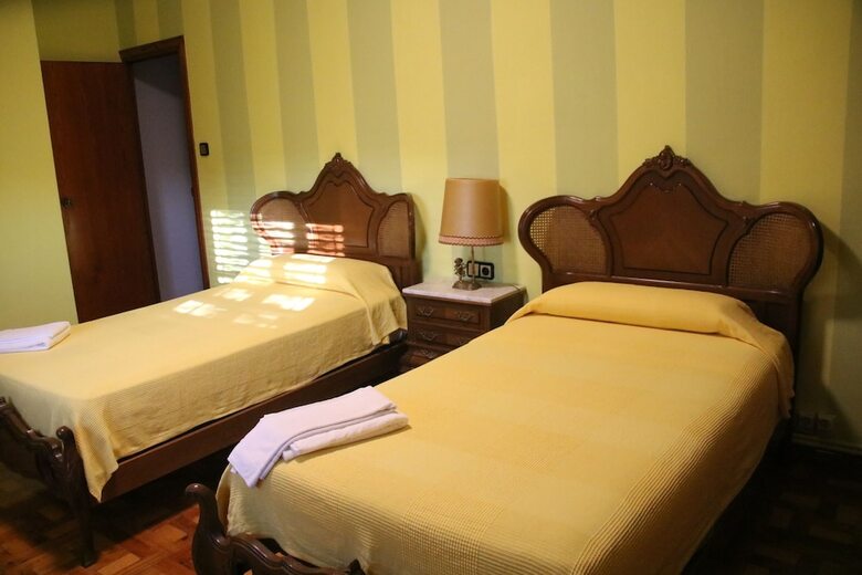 Hostal Burgal�s
