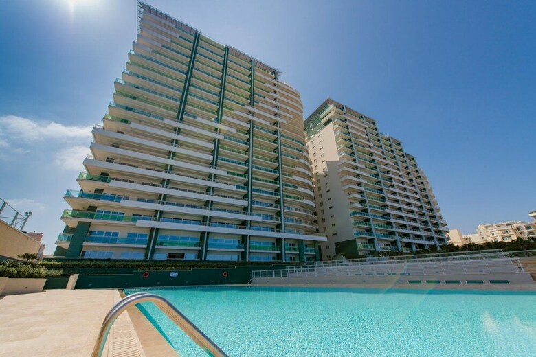 Seafront Luxury Apartment With Pool