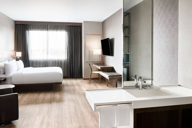 AC Hotel By Marriott Miami Airport West/doral