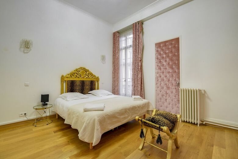 Apartamento Champs Elys�es - Lincoln, 140m2 Suites In Paris