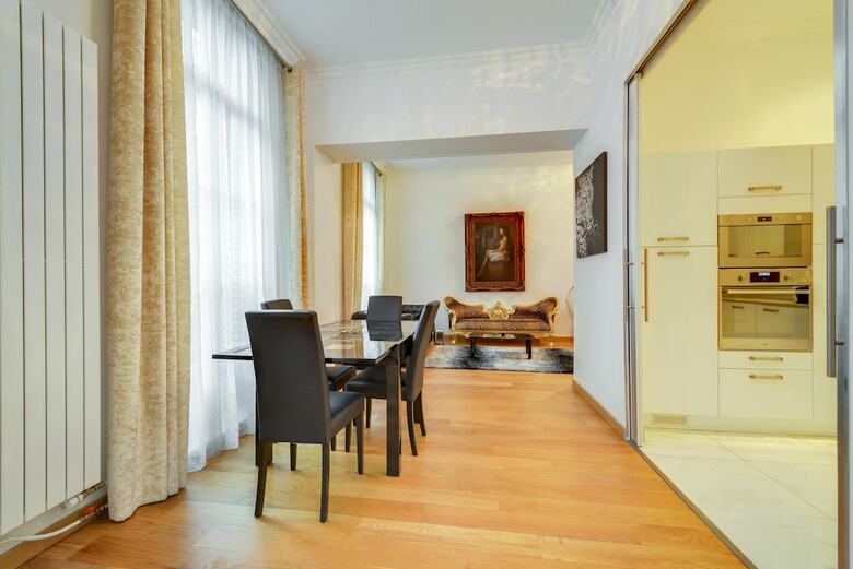 Apartamento Champs Elys�es - Lincoln, 140m2 Suites In Paris