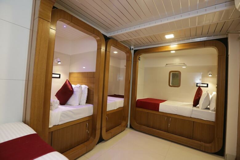 Qubestay Airport Capsule Hotel & Hostel
