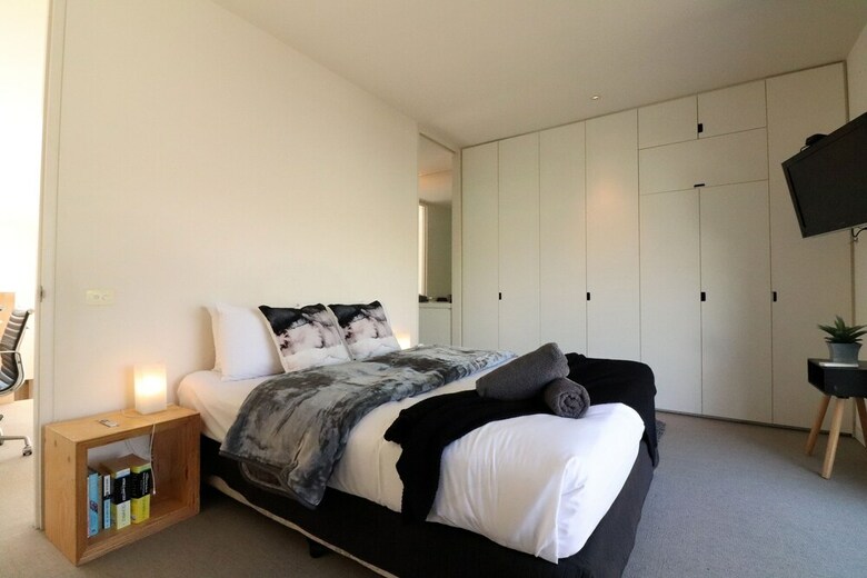 Inspired Designer Carlton North Terrace - Rejuvenate Stays