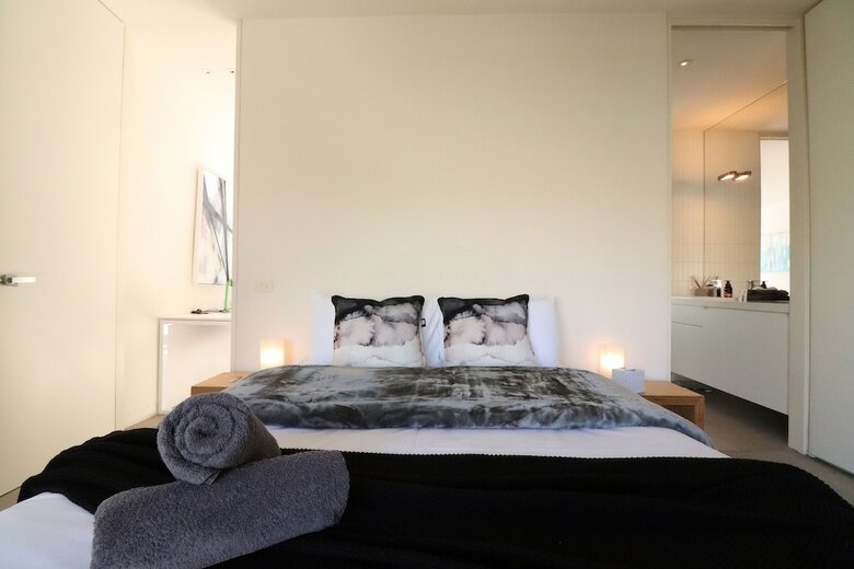 Inspired Designer Carlton North Terrace - Rejuvenate Stays