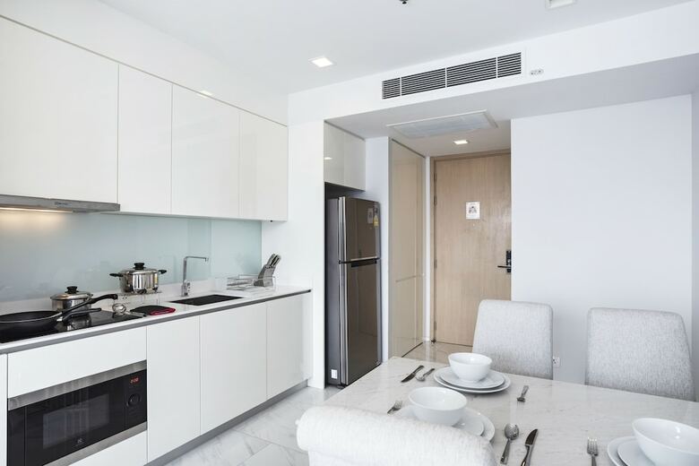 Hyde Sukhumvit 11 By Favstay