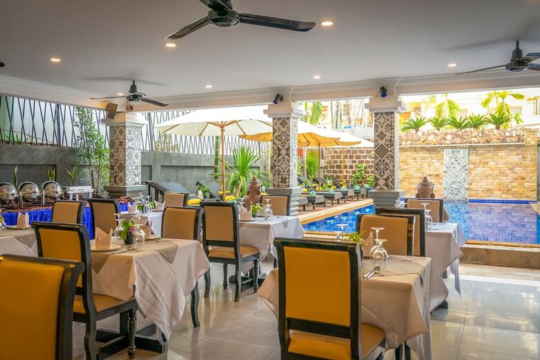Popular Hotel & Spa