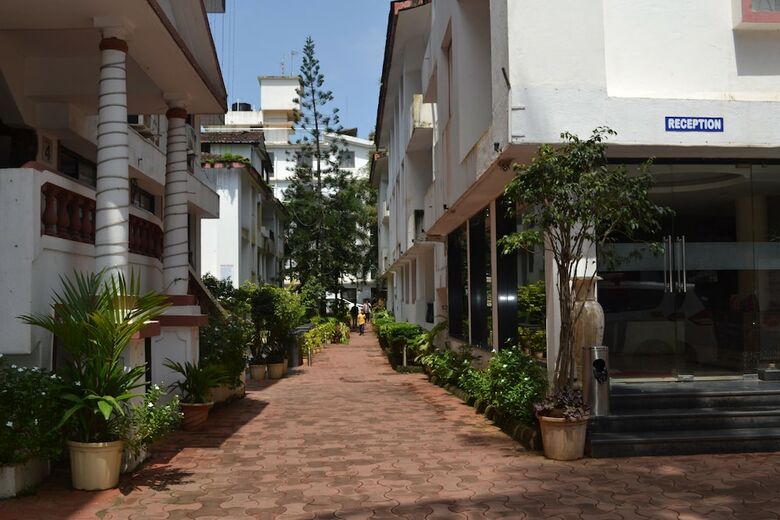 Hotel Stay Simple Sunkissed Plaza Resort
