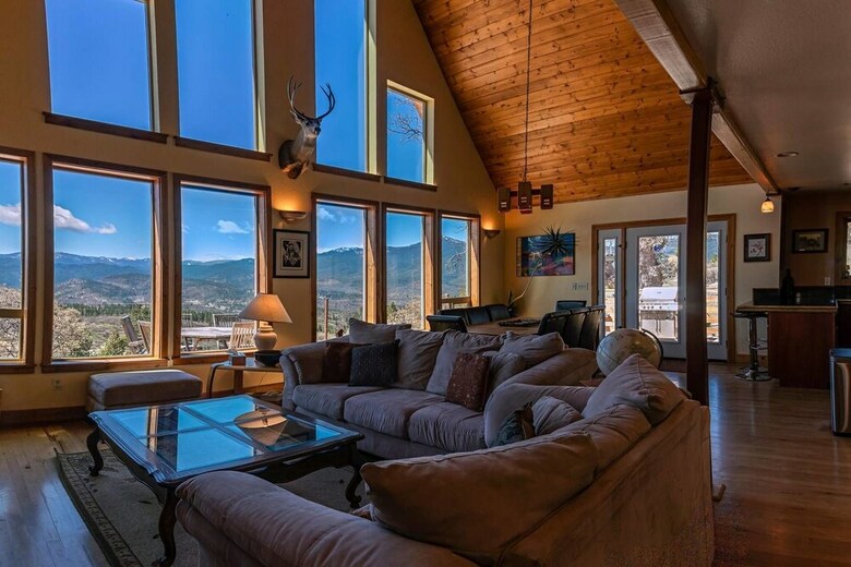Sunset Chalet - 2600 Sq.ft. Multi-seasonal Retreat