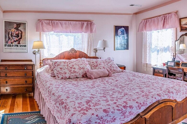 Anne Hathaway House