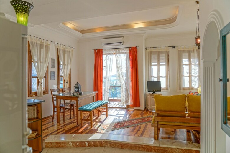 Phellos Apartment