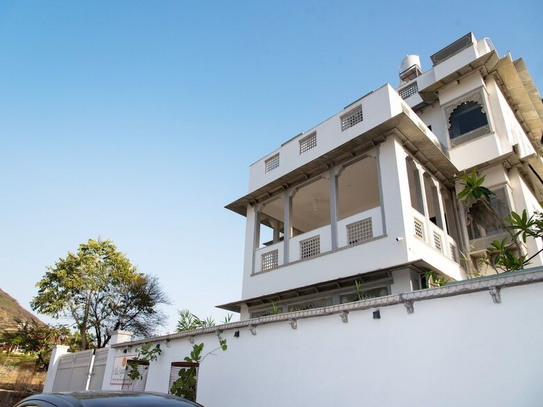 Hotel Oyo 13793 Villa Sagat Raaso
