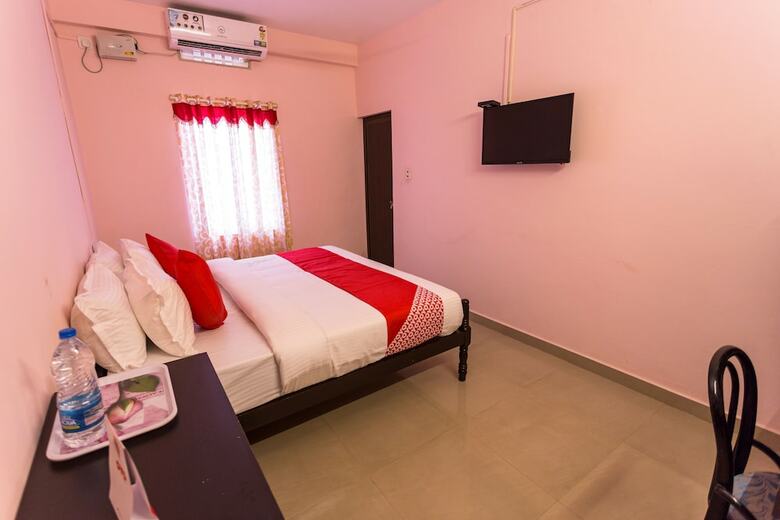 Oyo 15598 Cochin Airport Hotel
