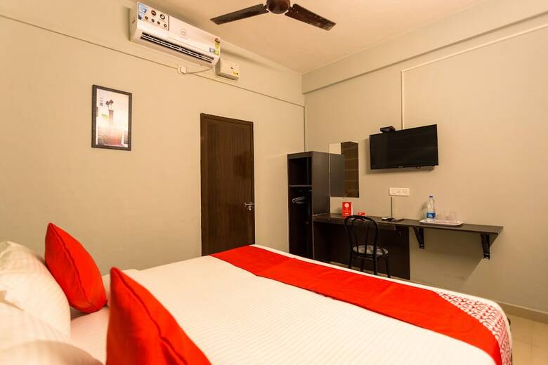 Oyo 15598 Cochin Airport Hotel
