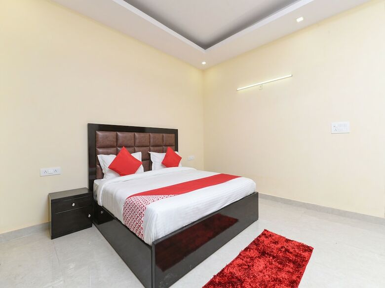 Hotel Oyo 15834 Shubhangni Residency