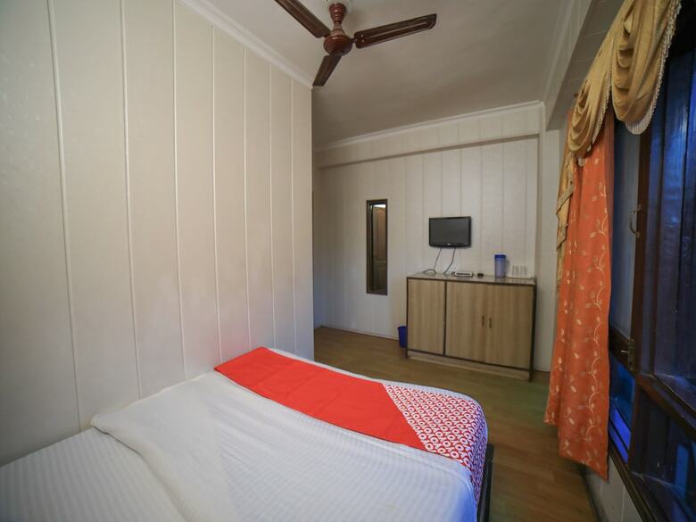 Hotel Oyo 16801 Paradise Regency