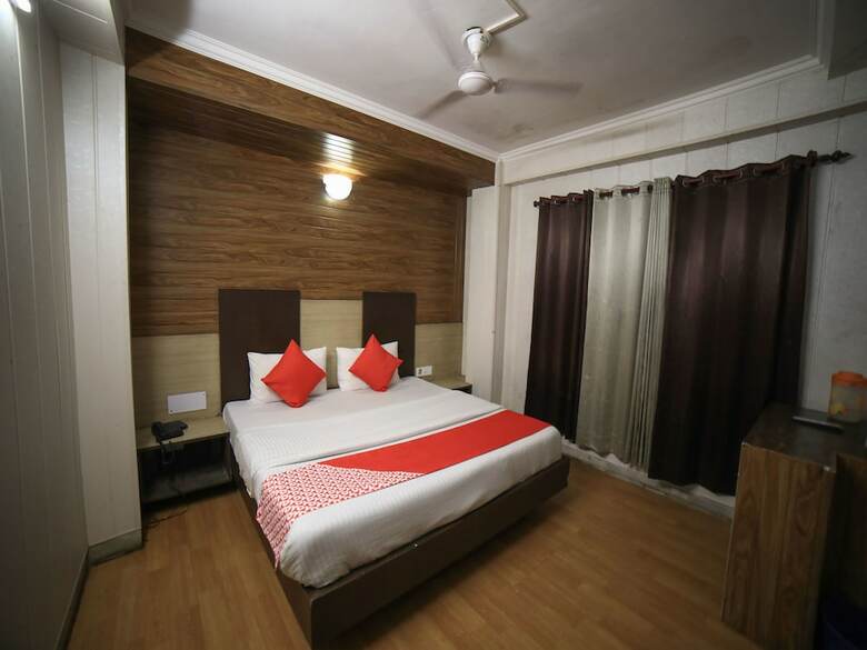 Hotel Oyo 16801 Paradise Regency
