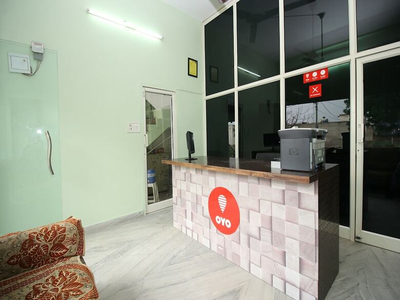 Hotel Oyo 16150 Suraj Guest House