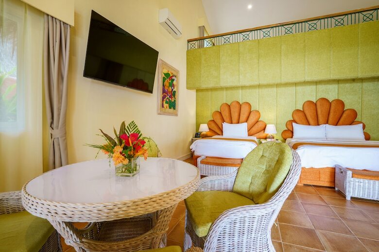 Hotel Coco Grove Beach Resort