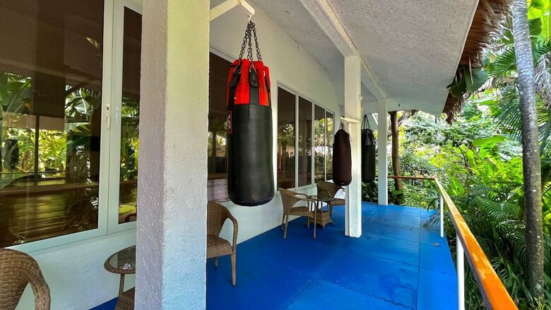 Hotel Coco Grove Beach Resort
