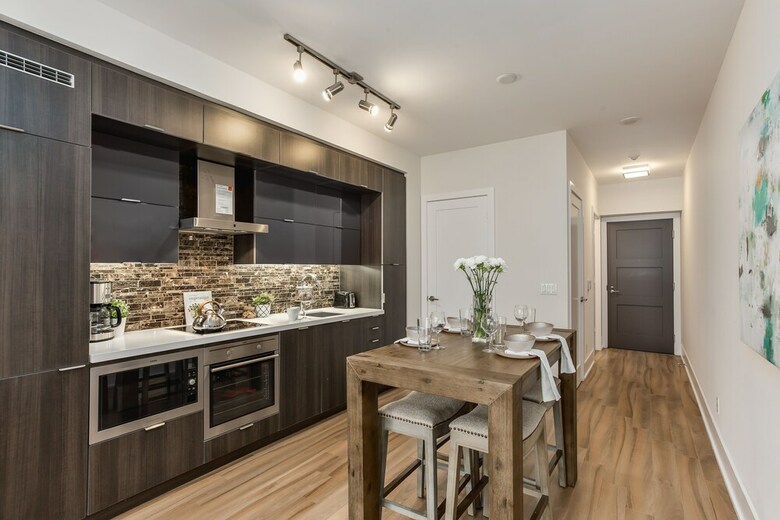 Quickstay - Stylish 2-bedroom Downtown Condo
