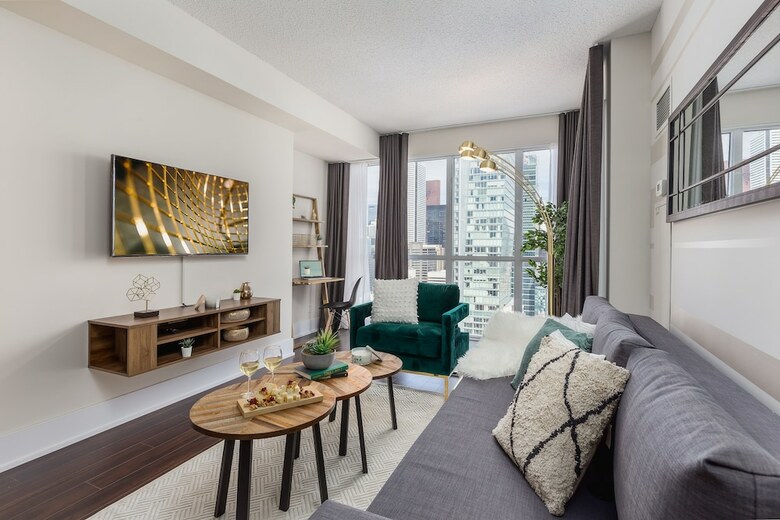 Quickstay - Stylish 2-bedroom Downtown Condo