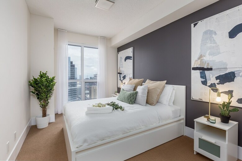 Quickstay - Stylish 2-bedroom Downtown Condo