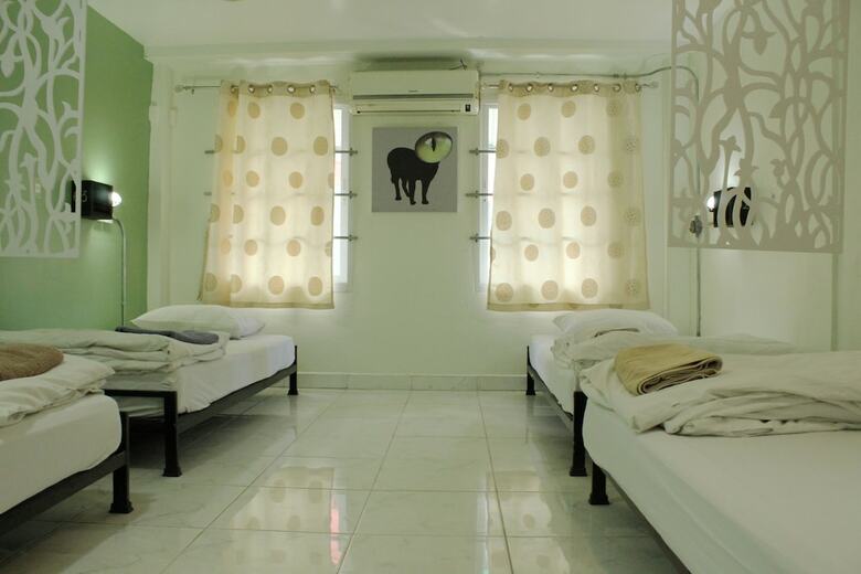 Hostal Bodega Phuket Party Hostel - Adults Only