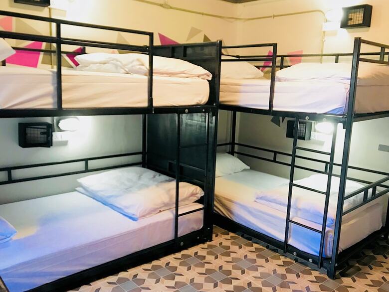 Hostal Bodega Phuket Party Hostel - Adults Only