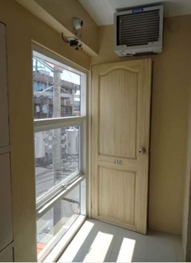 Hotel D' Morvie Suites- Davao