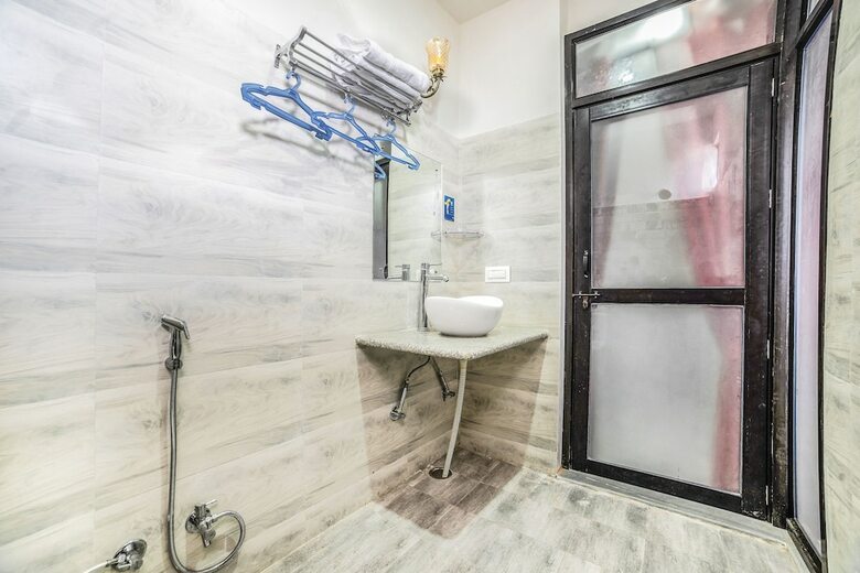 Fabhotel White House